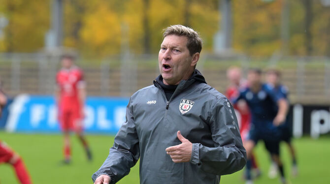 Baden-Wuerttemberg, Fussball, Maenner, OL, Oberliga, Saison 2025/26, wfv Hat sich am Dienstag mit emotionalen Worten von der Mannschaft verabschiedet: Alexander Strehmel.