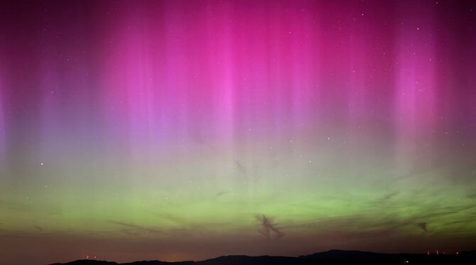 Kräftiger Sonnensturm sorgt für Polarlichter weit im Süden Kräftiger Sonnensturm sorgt für Polarlichter weit im Süden