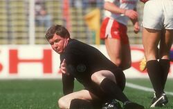 Die Karriere von Schiedsrichter Wolf-Dieter Ahlenfelder begann vor 50 Jahren mit einem Skandal. FOTO: WITTERS