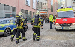 Einsatzkräfte mit Gasmasken waren im Einsatz.