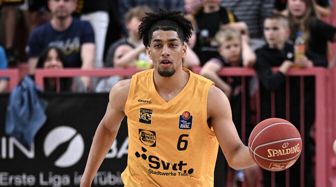 easyCredit Basketball 1. Bundesliga, EINZELBILD, EINZELN, EINZELAKTION, AKTION, EINZELSPIELER, Freisteller, GESTIK, GESTIKULIERE Joshua Schwaibold könnte nach seiner Verletzung am Sprunggelenk wieder in den Kader rutschen.