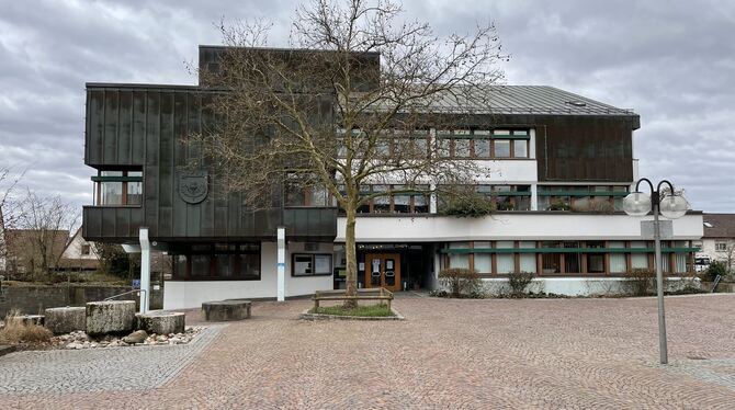 Voraussichtlich ab September 2026 kommen die Pliezhäuser Gemeinderäte nicht mehr mit Papier, sondern mit Tablet-Computern in die