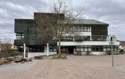 Voraussichtlich ab September 2026 kommen die Pliezhäuser Gemeinderäte nicht mehr mit Papier, sondern mit Tablet-Computern in die