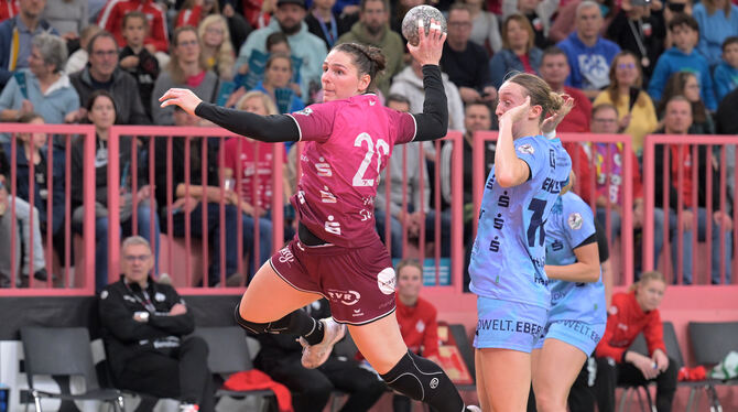 Handball / DHB / HBF / Frauen / Alsco Handball Bundesliga Frauen / Alsco HBF/ DHB-Pokal / 5.Ligaspieltag / Saison 2025/2026 In den vergangenen zwei Spielen mit einer 100-Prozent-Trefferquote: TuS-Mannschaftsführerin Svenja Hübner.