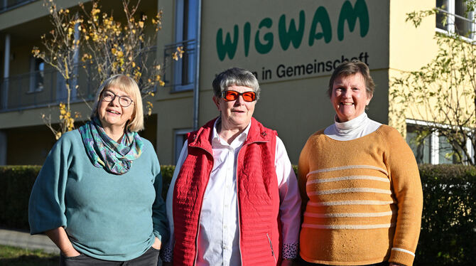 Gemeinsam statt einsam: Kirsten Levene, Marlene Schlegel und Ulrike Droll (von links) sind glücklich im Wohnprojekt Wigwam. Auf
