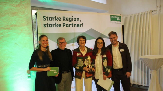 Moderatorin Jana Große-Hohkamp mit SAT-Vorstand Mike Münzing,  Alblust-Chefredakteurin  Claudia List,  Magazinleiterin Sabrina G