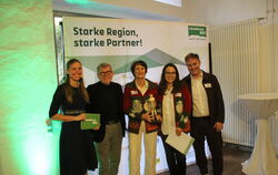 Moderatorin Jana Große-Hohkamp mit SAT-Vorstand Mike Münzing,  Alblust-Chefredakteurin  Claudia List,  Magazinleiterin Sabrina G