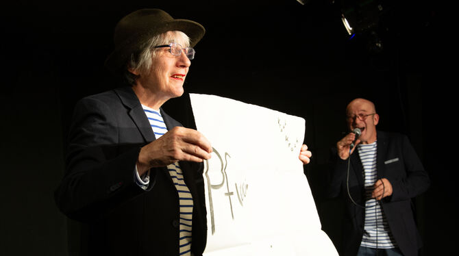 Susanne Hinkelbein, Berthold Biesinger, Tropfen im Meer, Theater Lindenhof Susanne Hinkelbein und Berthold Biesinger in der Produktion »Tropfen im Meer« am Theater Lindenhof.