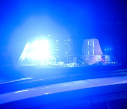 Blaulicht auf Polizeifahrzeug