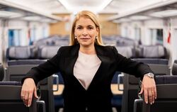Bahnchefin Evelyn Palla äußert sich zur Pünktlichkeit der Züge.