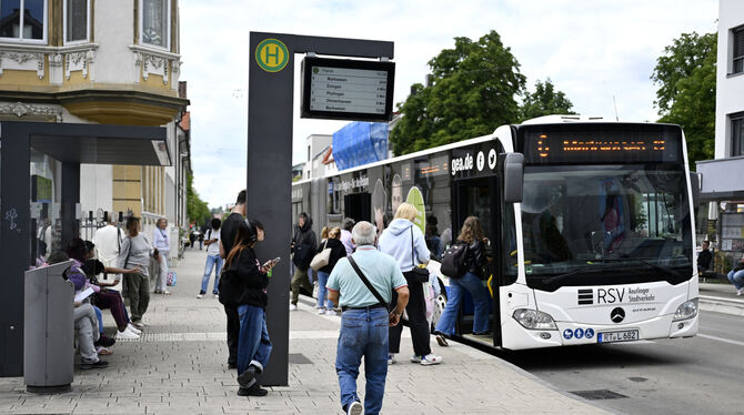 Bus Der Mobilitätspass soll zum Umstieg auf Bus und Bahn animieren und durch bessere Finanzierung auch für Angebotsausbau sorgen.