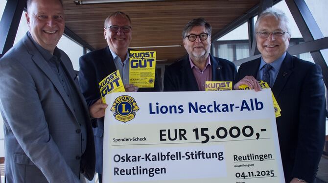 Kurt Meyer, Leiter des Amts für Schulen, Jugend und Sport, Eckhard Raisch, Vorsitzender des Lions Clubs Neckar-Alb, Galerist Wil