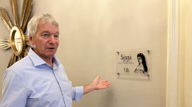 Meran Florian Ellmenreich verweist auf den prominentesten Gast im Hotel Adria: Die österreichische Kaierin Sissi kam einst zum Tee tri