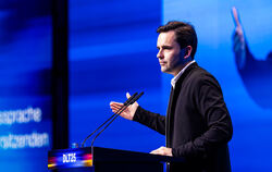 Johannes Winkel (CDU), Bundesvorsitzender der Jungen Union (JU), wirft Bundeskanzler Friedrich Merz (CDU) bei der Reform der So