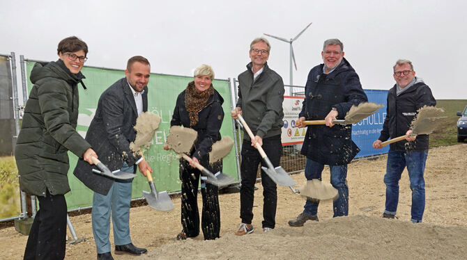 Am Montagnachmittag gab es den Spatenstich für den Windpark Böttingen-Buch, der im Frühjahr 2027 fertig sein soll. Im Hintergrun Am Montagnachmittag gab es den Spatenstich für den Windpark Böttingen-Buch, der im Frühjahr 2027 fertig sein soll. Im Hintergrun