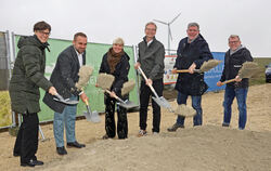 Am Montagnachmittag gab es den Spatenstich für den Windpark Böttingen-Buch, der im Frühjahr 2027 fertig sein soll. Im Hintergrun