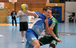 Kommen als Aufsteiger in der Regionalliga nicht auf Touren: Alexander Symanzik (mit Ball) und seine Teamkollegen des TV Neuhause