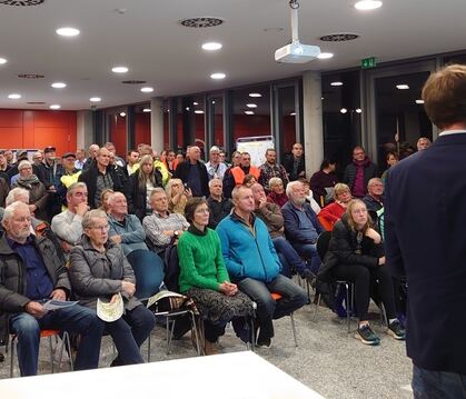 Die Aula der Laucherttalschule war gut gefüllt.