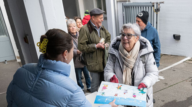 Das Warten hat sich gelohnt: Der Adventskalender enthält viele Gewinnchancen.