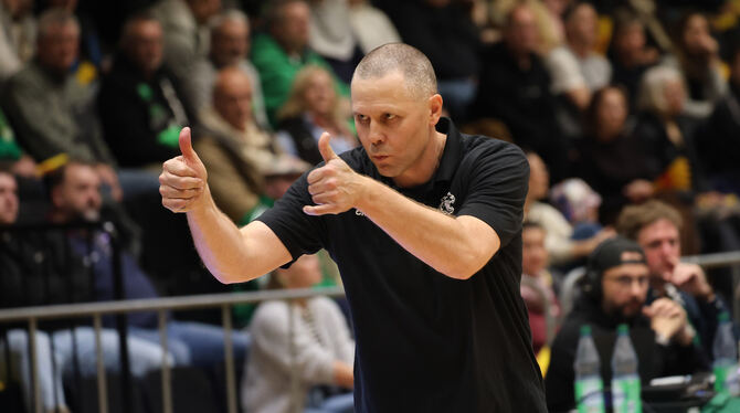 02.11.2025, 2. Basketball-Bundesliga, Action, EPG Koblenz vs. Tigers Tuebingen, GER, Saison2025-26 Darf sich über einen neuen Spieler freuen: Tübingens Coach Henrik Sonko.