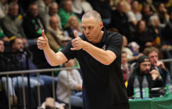 Darf sich über einen neuen Spieler freuen: Tübingens Coach Henrik Sonko.