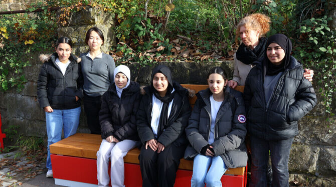 Kirchentellinsfurter Jugendliche haben zwei Mitfahrbänke gebaut. Eine davon steht in der Einhornstraße, die andere direkt vor de