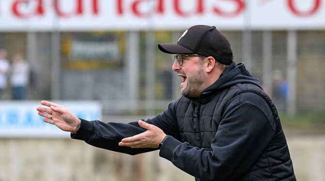 1. CfR Pforzheim - VfR Aalen, 13. Spieltag, 2025/2026, 27.09.2025, Baden Wuerttemberg, Ballsport, Fussball, Fussballer, Fussball Thomas Herbst hat beim 1. CfR Pforzheim aufgehört.