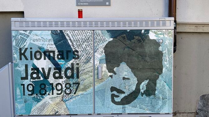 Zum Gedenken an Kiomars Javadi Tötung hängt eine Gedenktafel in der Wöhrdstraße 2 in Tübingen.