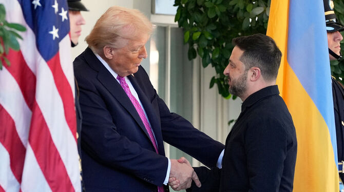 Hat US-Präsident Donald Trump  den ukrainischen Präsidenten Wolodymyr Selenskyj verraten?