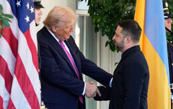 Hat US-Präsident Donald Trump  den ukrainischen Präsidenten Wolodymyr Selenskyj verraten?