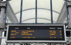 Die Abfahrtstafeln am Metzinger Busbahnhof sind dauerhaft kaputt. Sie geben keine Orientierung, wo Fahrgäste umsteigen können.