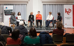 Podiumsgespräch mit vier Politikerinnen im Reutlinger Spitalhofsaal zum Nordischen Modell: Jessica Tatti (BSW, 2. von links), Be