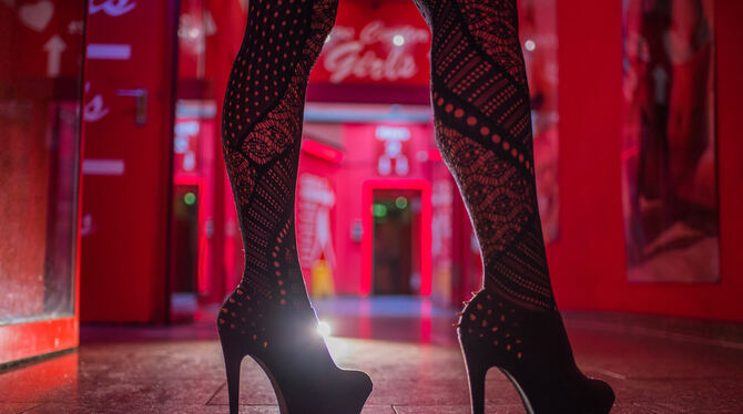 Prostitution ist in Deutschland legal. Doch immer mehr Stimmen fordern ein Sexkaufverbot nach dem Nordischen Modell.