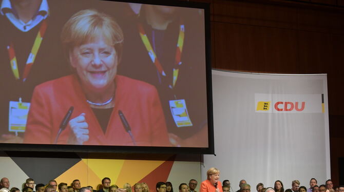 Angela Merkel in der Stadthalle Reutlingen beim CDU-Parteitag im September 2017. Auf dem Podium die regionalen CDU-Größen.