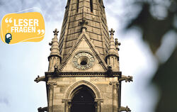 Zifferblätter, Uhrwerk und Glockengeläut sind geblieben und funktionieren auch weiterhin. Doch die vergoldeten Zeiger fehlen. No