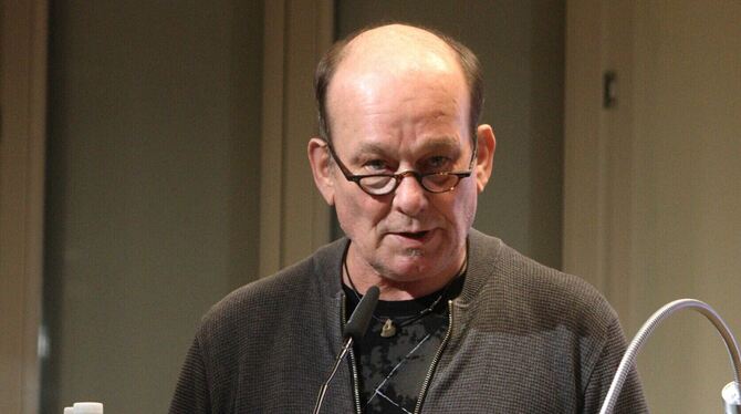 Der Schriftsteller Peter Wawerzinek sprach in der Tübinger Alten Aula.