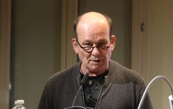 Der Schriftsteller Peter Wawerzinek sprach in der Tübinger Alten Aula.
