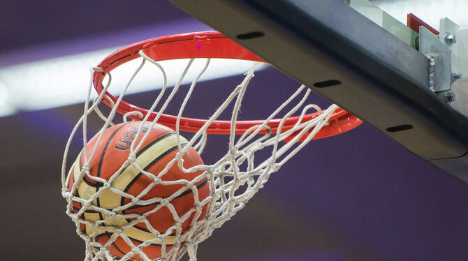 Veolia Towers Hamburg, Eurocup, Basketball Das Spiel der Reutlinger Basketballer musste wegen einer kaputten Korbanlage in der Oskar-Kalbfell-Halle abgesagt werden.