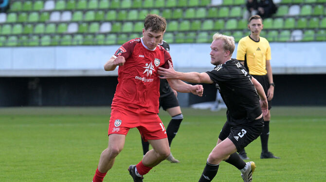 Baden-Wuerttemberg, Fussball, Maenner, OL, Oberliga, Saison 2025/26, wfv Johannes Wally (links) erzielt sein erstes Oberliga-Tor für den SSV Reutlingen.
