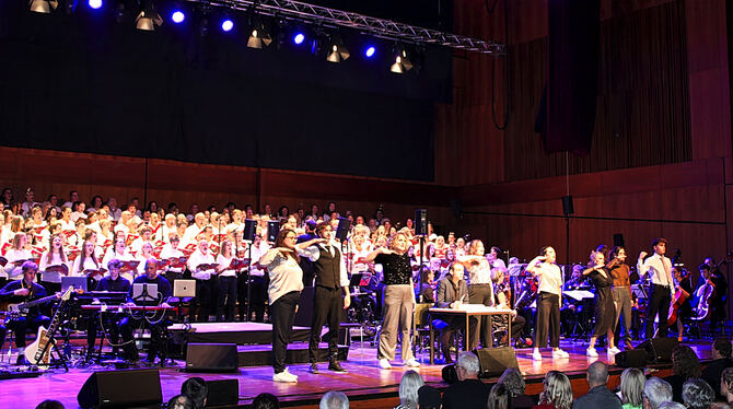 Ensemble, Band, Orchester und Chor wirkten überzeugend zusammen.