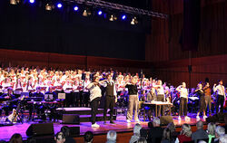 Ensemble, Band, Orchester und Chor wirkten überzeugend zusammen.