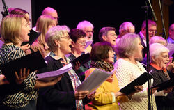 Der Jubiläumschor umrahmte zusammen mit den Sonnenbühler Posaunenbläsern den Festabend musikalisch.