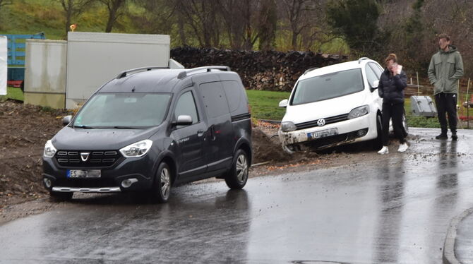 Unfall auf der neuen Ernwiesenstraße. Könnte die neue Schikane in »s«-Form mit daran Schuld sein?