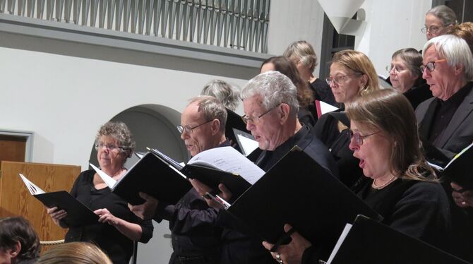 Der Kammerchor Reutlingen machte in der Reutlinger Auferstehungskirche das Fauré-Requiem zum Erlebnis.