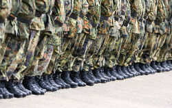 Vom neuen Wehrdienstmodell verspricht sich die Bundesregierung freiwillige Rekruten.