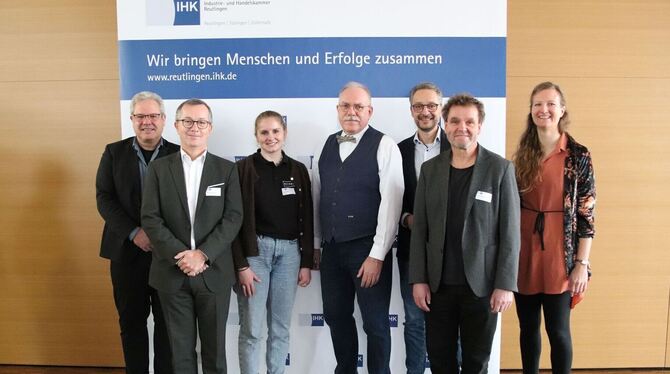 Sie zeigten Beispiele auf, wie Unternehmen und Einrichtungen Wohnraum schaffen (von links): Cord Soehlke, Daniel Zimmermann, Hel Sie zeigten Beispiele auf, wie Unternehmen und Einrichtungen Wohnraum schaffen (von links): Cord Soehlke, Daniel Zimmermann, Hel