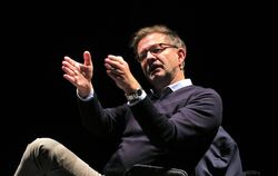 Er liest vergnüglich und erklärt auf den Punkt: Florian Illies bei seinem Tübinger Auftritt.