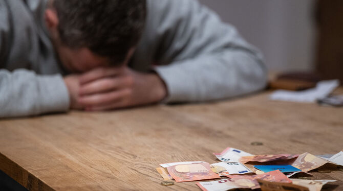 Die Zahl der Menschen, die bei den Schuldner- und Insolvenzberatungsstellen im Landkreis Reutlingen Hilfe suchen, steigt in den