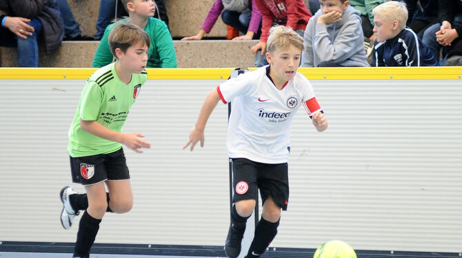 Lennart Karl (rechts) überzeugt beim letzten Betzi-Cup 2019 für Eintracht Frankfurt. Heute geht der Senkrechtstarter für den FC