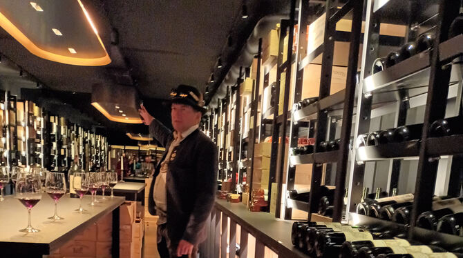 Kenner: Adi Werner hütet Bordeaux von Promis aus aller Welt.
